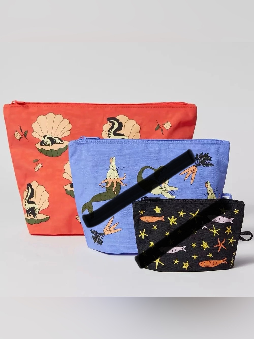 Baggu Go Pouch Large—Half Shell Skunk (Sea Animals)